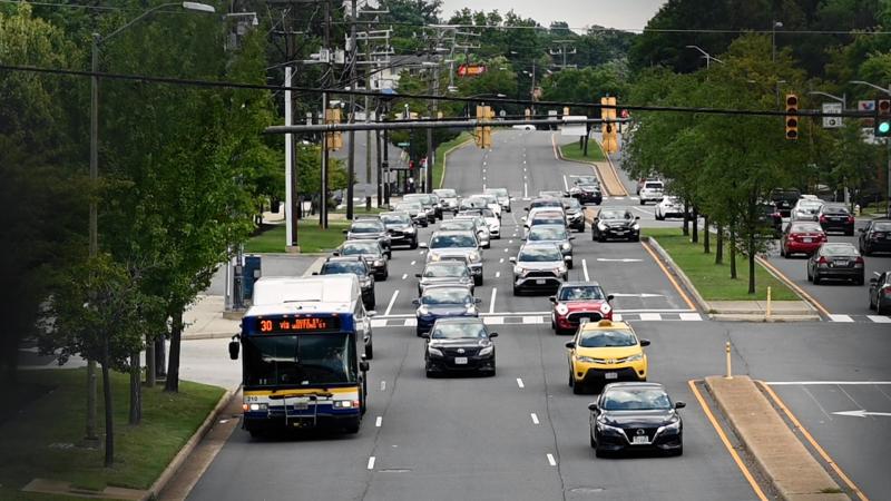 Photo of cars and a DASH bus on Duke Street