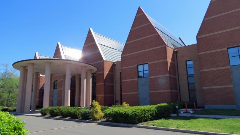 Photo of the entrance to Alexandria's Beatley Library.