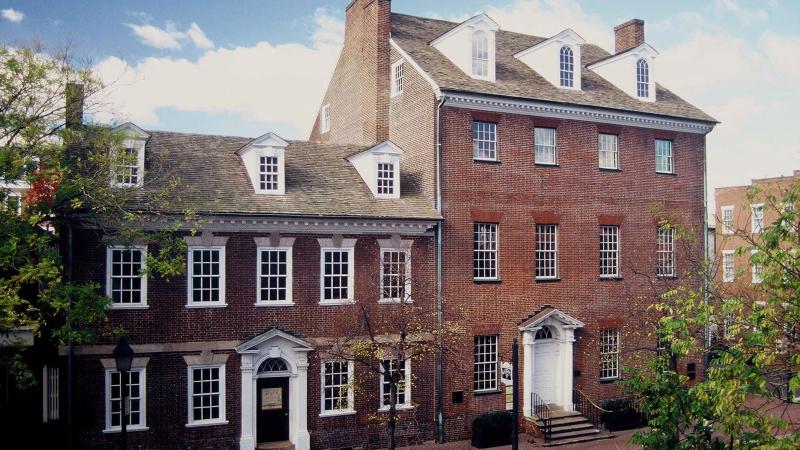 A modern view of the outside of the Gadsby's Tavern Museum and adjoining building.