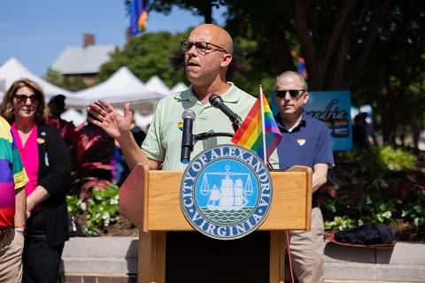 Mayor Justin Wilson speaking at a podium