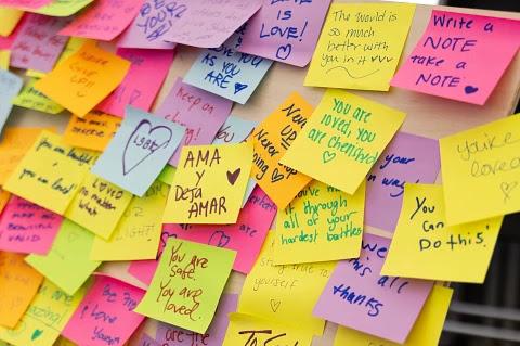 Sticky notes with messages written by attendees