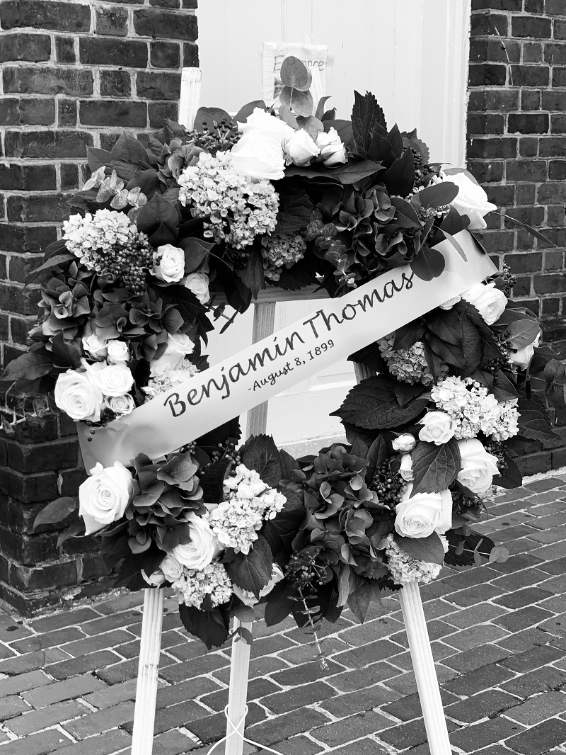 Wreath in memory of Benjamin Thomas, lynched on August 8, 1899 (2020)