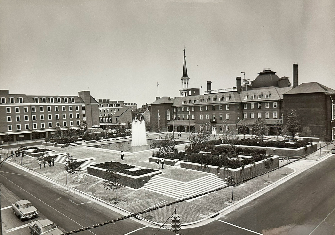 Market Square with fountain, black and white, from corner of Fairfax and King
