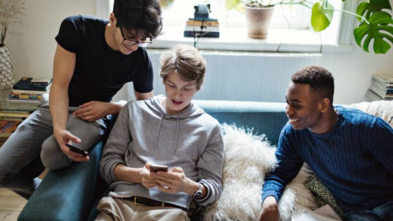 Teens reading information online 