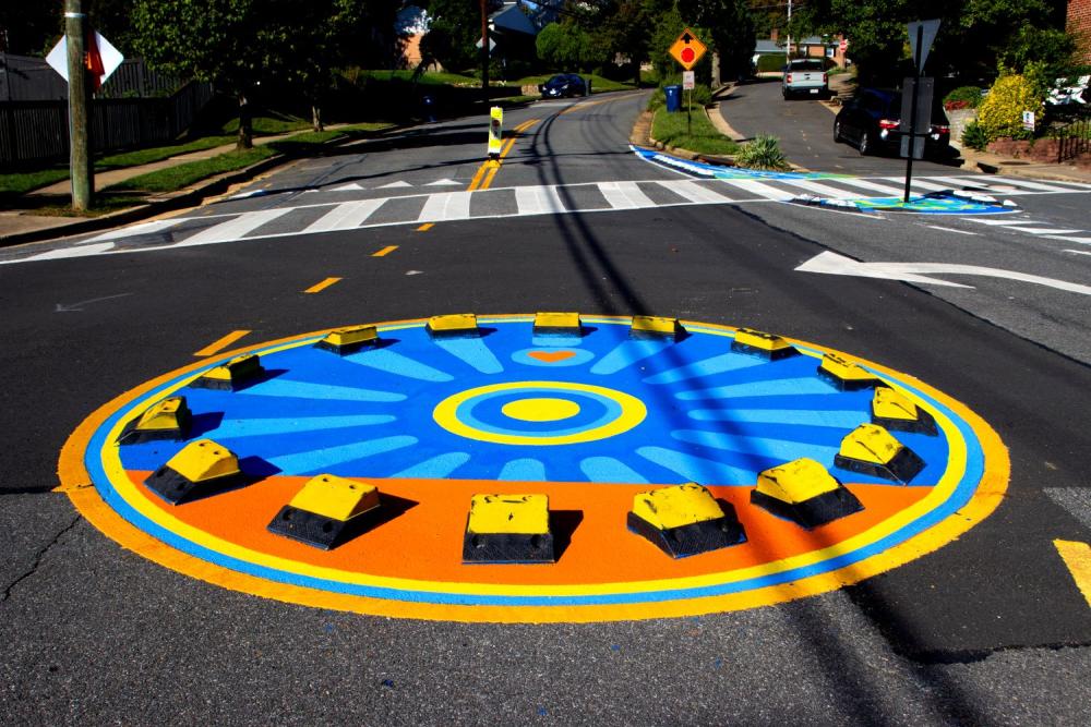 Image of the center of the mini-roundabout