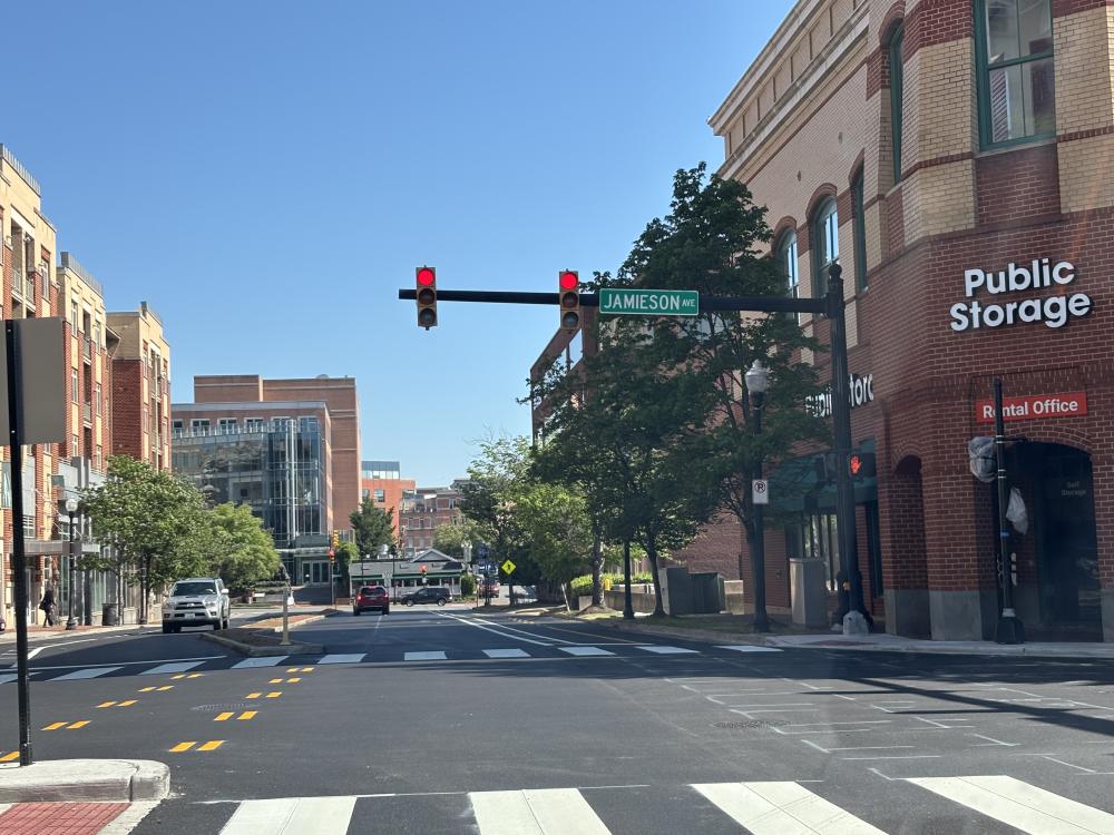 A photo of the intersection of Holland Lane and Jamieson Avenue.